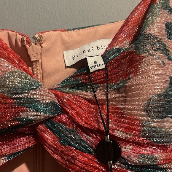 Gianni Bini
Grace Metallic Plisse Sweetheart Neck
Cut-Out Tiered Dress - Picture 5 of 8